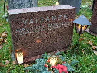 Isän ja siskon hauta 5.11.2005