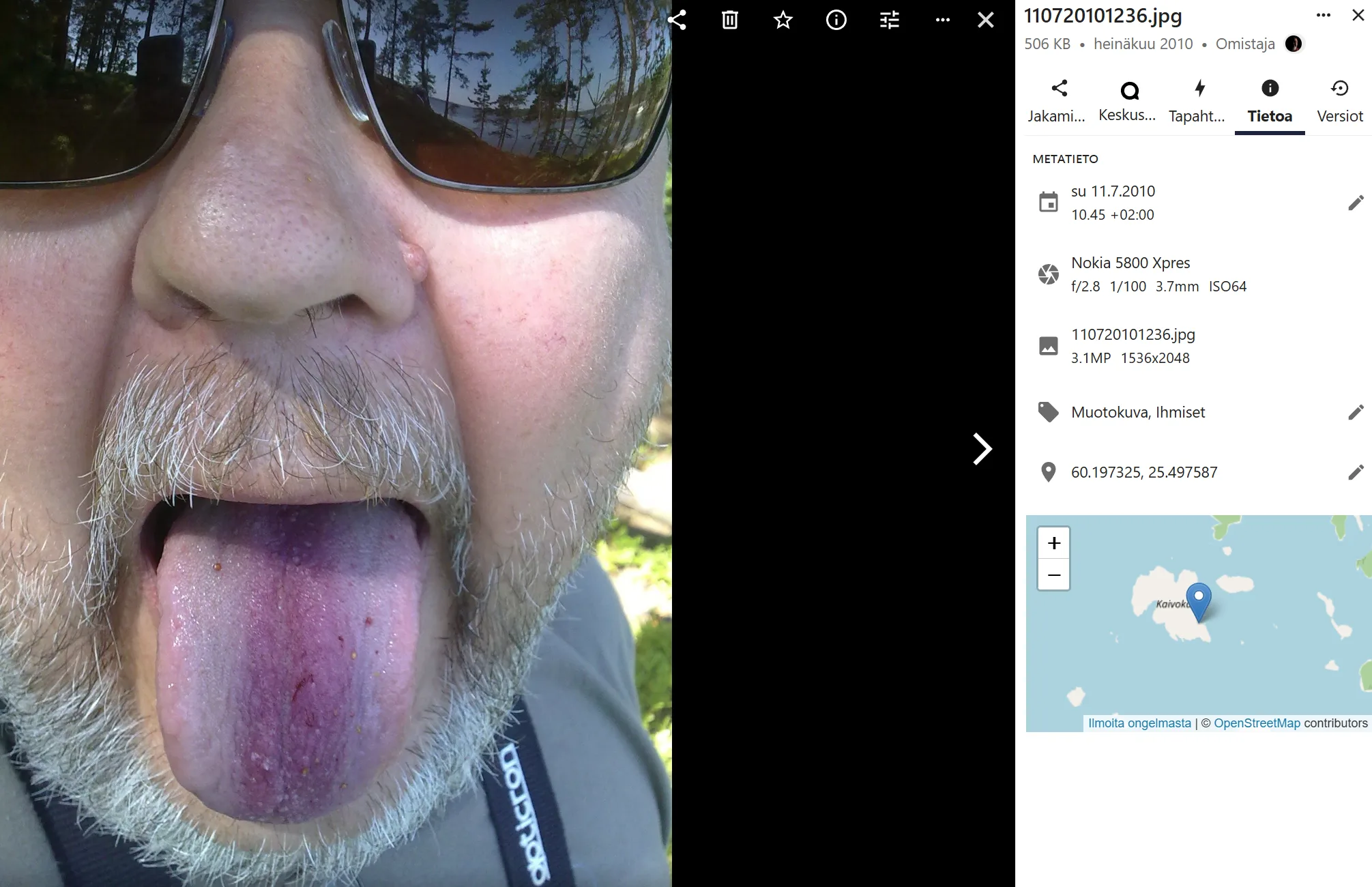 Teuvo on syönyt mustikkaa Kaivokarilla itäisellä Suomenlahdella, senhän näyttää jo kuvan metatiedotkin