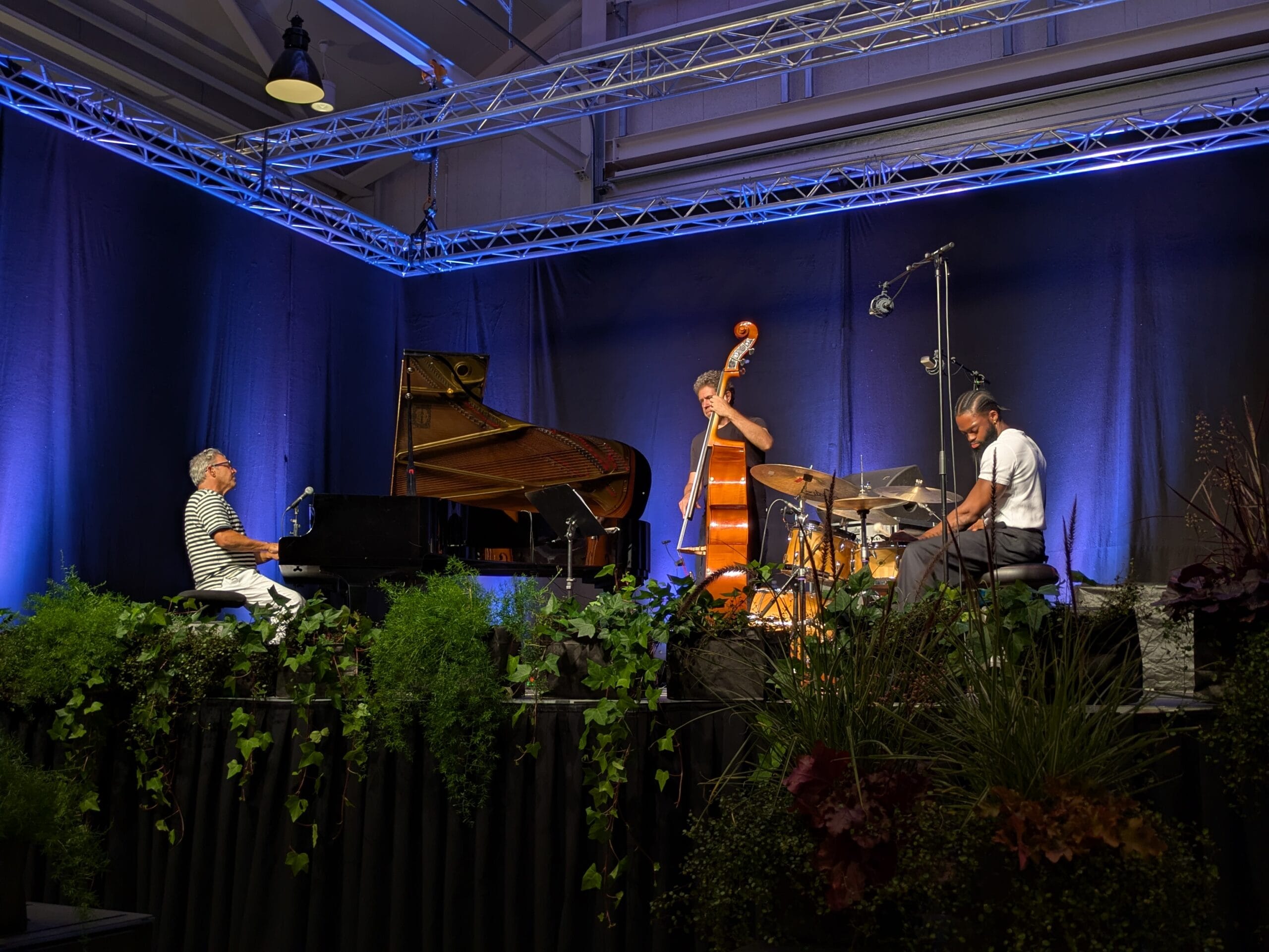 Joyey-Caldorazzo-trio Joey Calderazzo – piano Orlando Le Fleming – kontrabasso Donald Edwards – rummut